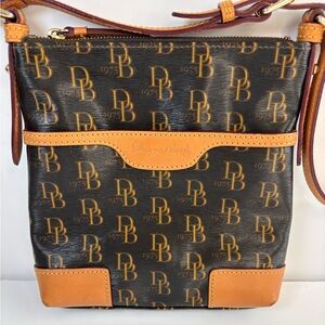 Dooney & Bourke Leather Handbag Purse Signature Logo Brown Tan 8.5”‎ X 9”